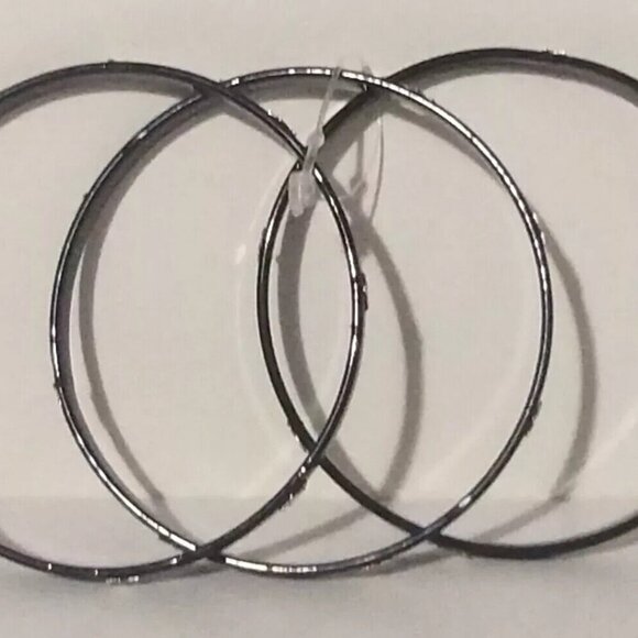 Set of 3 Mia Girl Bangle Bracelets Black W/Silver Tone Stars 2 1/2" Diameter - Picture 2 of 6